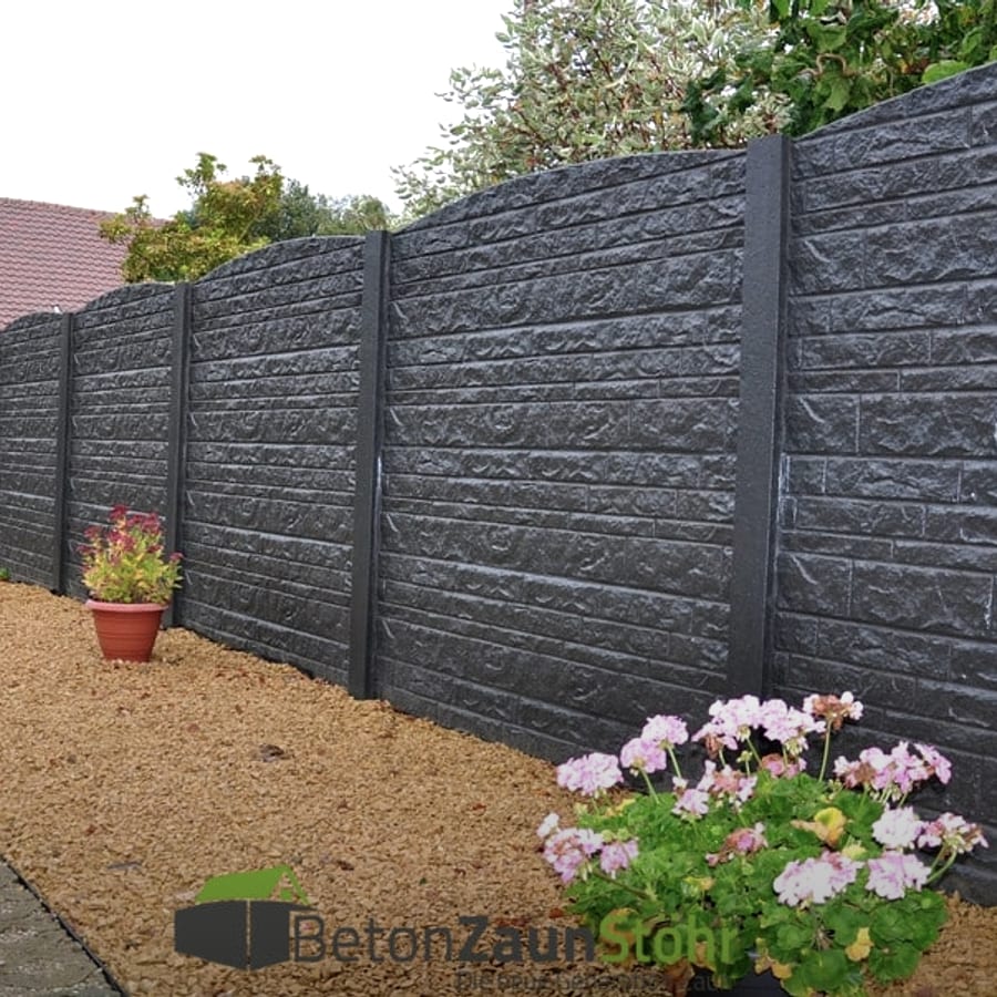 Betonzaun Line — montiert