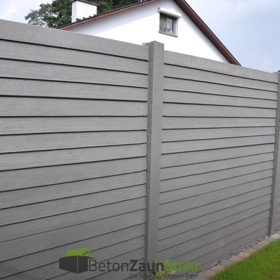 Betonzaun Holzoptik — montiert